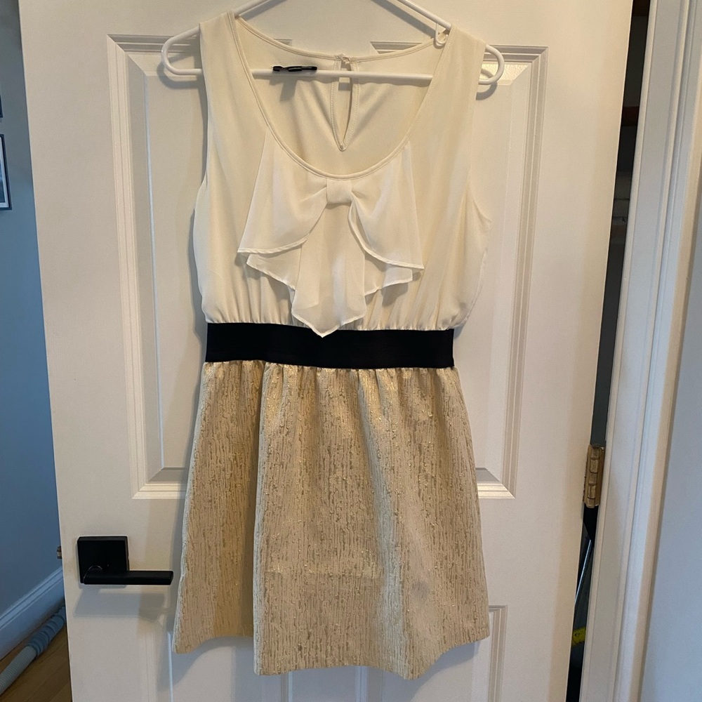 BCX Elegant White (Cream) Gold metallic Sleeveless Mini Party Dress Juniors L